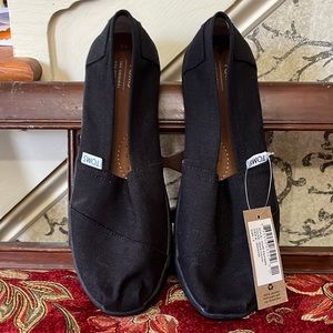 TOMS youth size 5